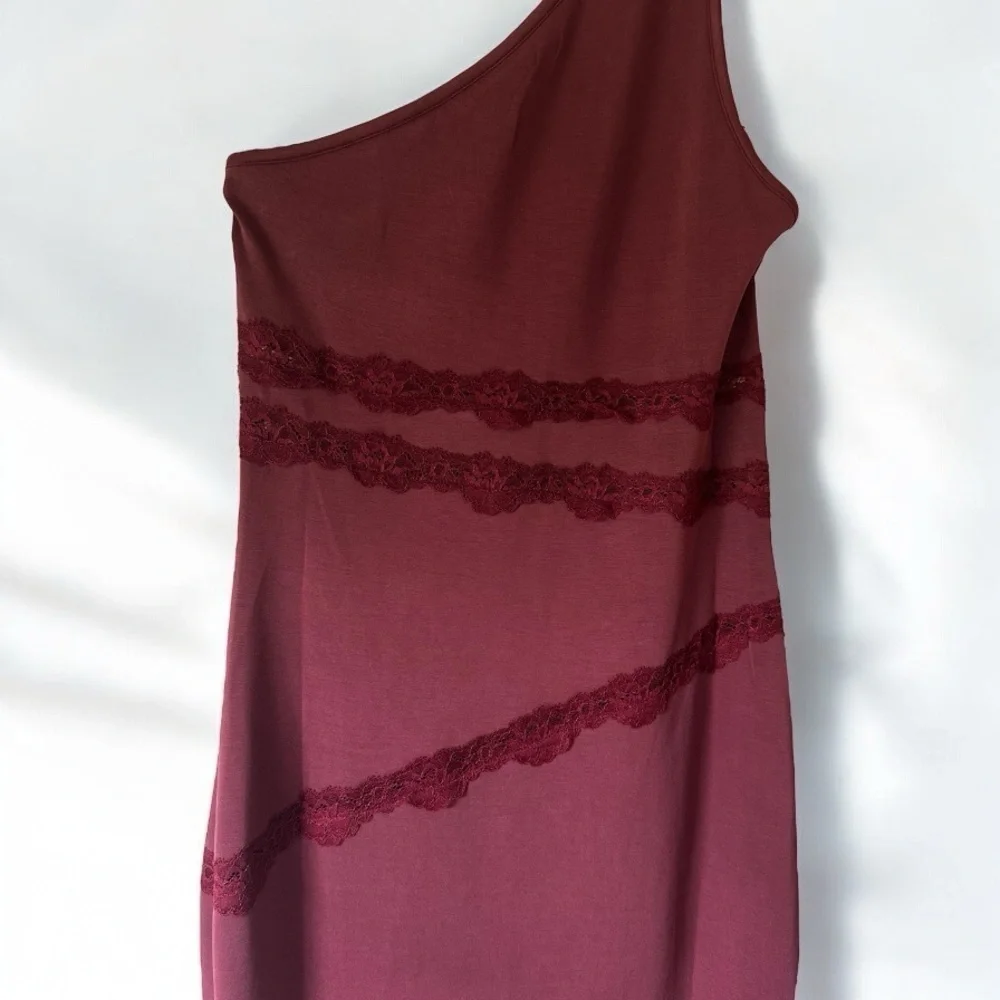 NWT Princess Polly Ultraviolet One Shoulder Lace Maxi Dress Wine US 6 - Picture 12 of 14